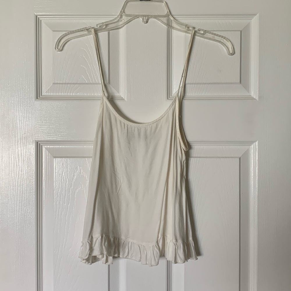 White flowy crop